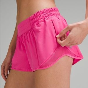 Lululemon Hotty Hot Low-Rise Lined Short 2.5”